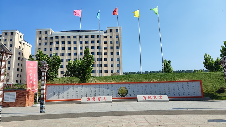 铁轨延伸处，梦想正启程——石家庄东华铁路学校致2025级秋季新生的一封信
