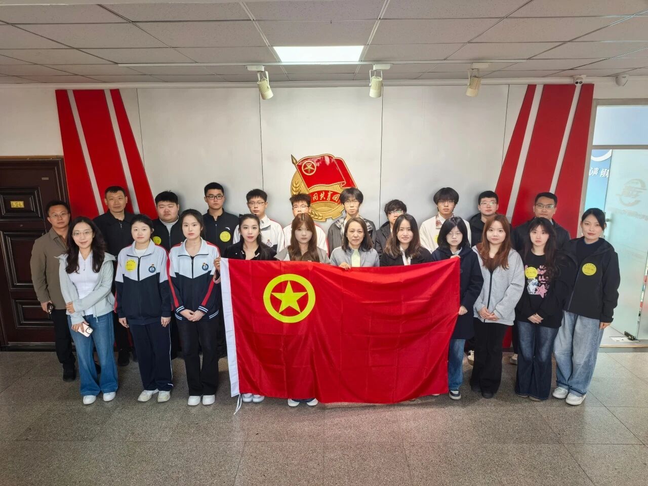 石家庄东华铁路学校师生代表参加团省委机关开放日活动